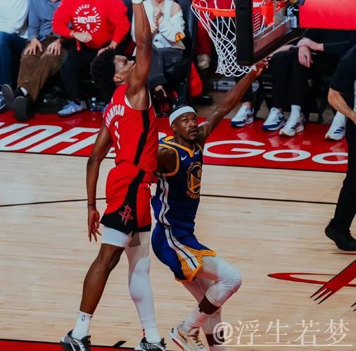 火箭快速反击 阿门接球拉杆精彩上篮